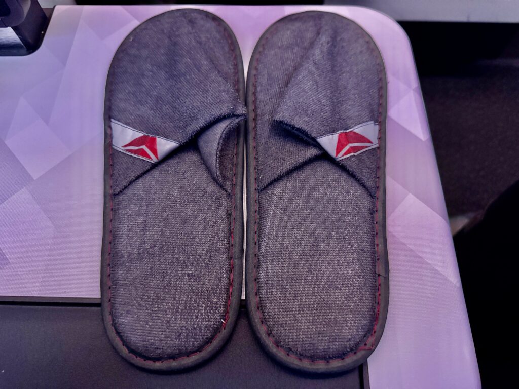 delta 767-400ER slippers