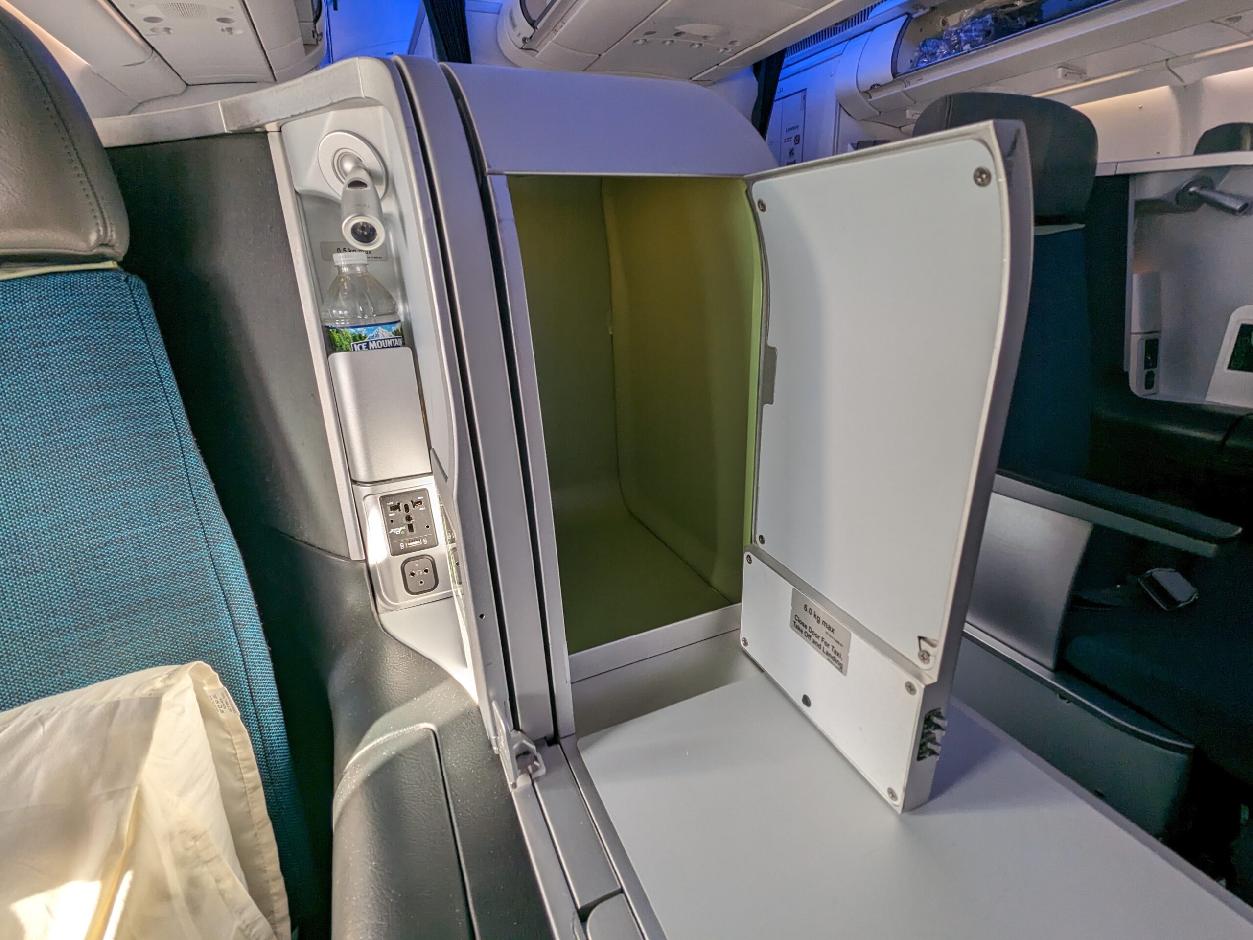 Aer Lingus business class storage