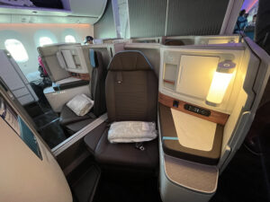 hawaiian airlines first class cabin center section