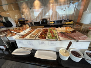 golden gate lounge SFO food