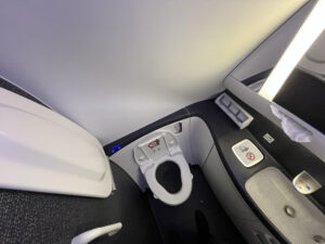 Hawaiian Airlines bathroom on the 787