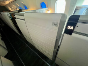 hawaiian first class door shut