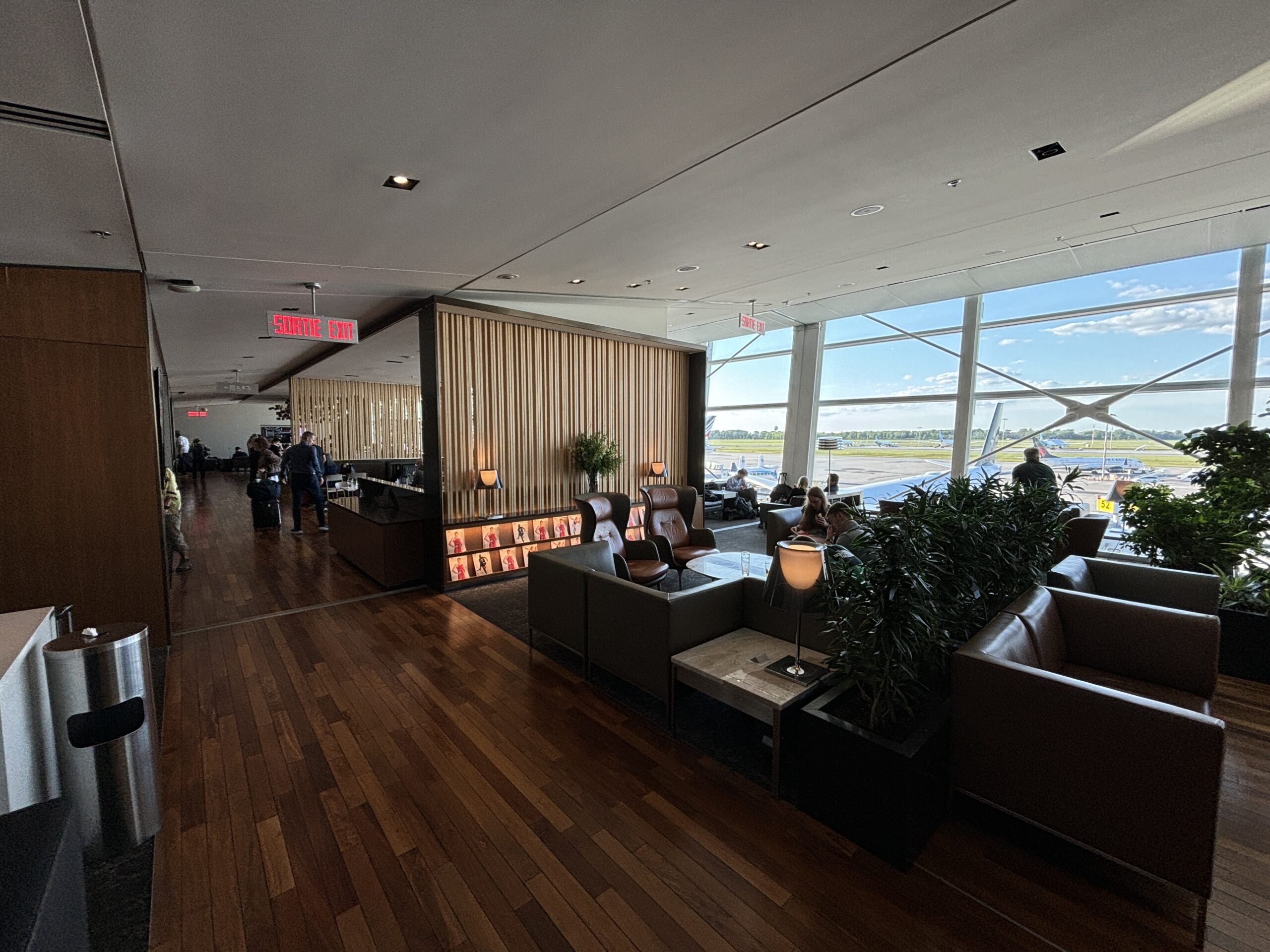 Maple Leaf Lounge Montreal