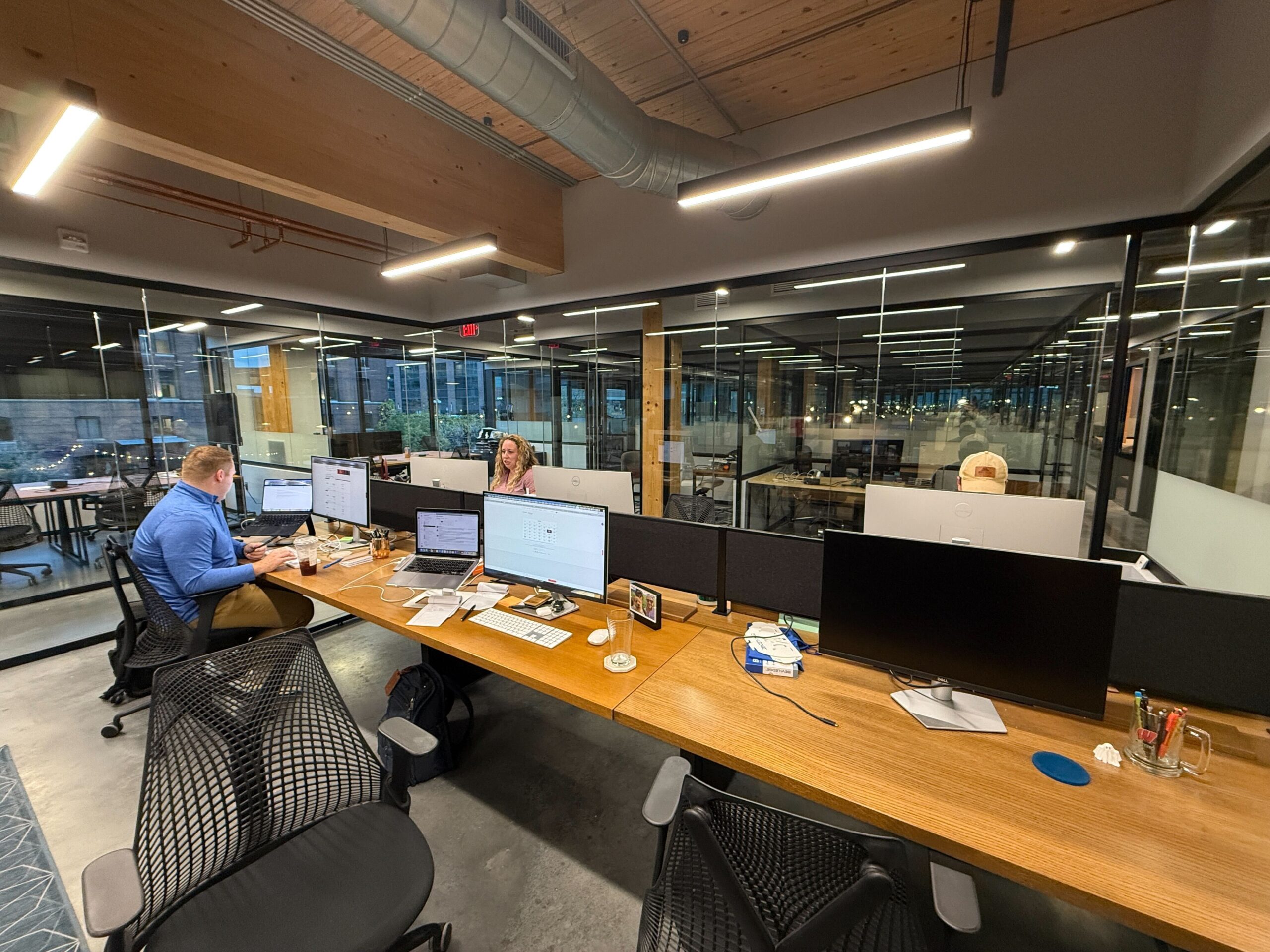 picture inside the thrifty traveler office